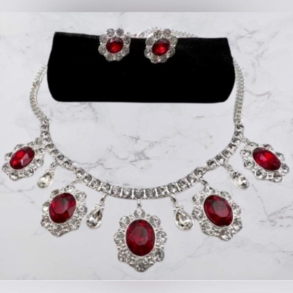 ♦️ AVON NIB STUNNING ROYAL RED NECKLACE AND EARRING SET Ensemble  Old Stock